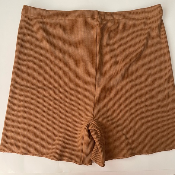 SKIMS Lounging Sleepwear Elastic Waist Waffle Knit Camel Shorts Size 4X - Picture 5 of 7